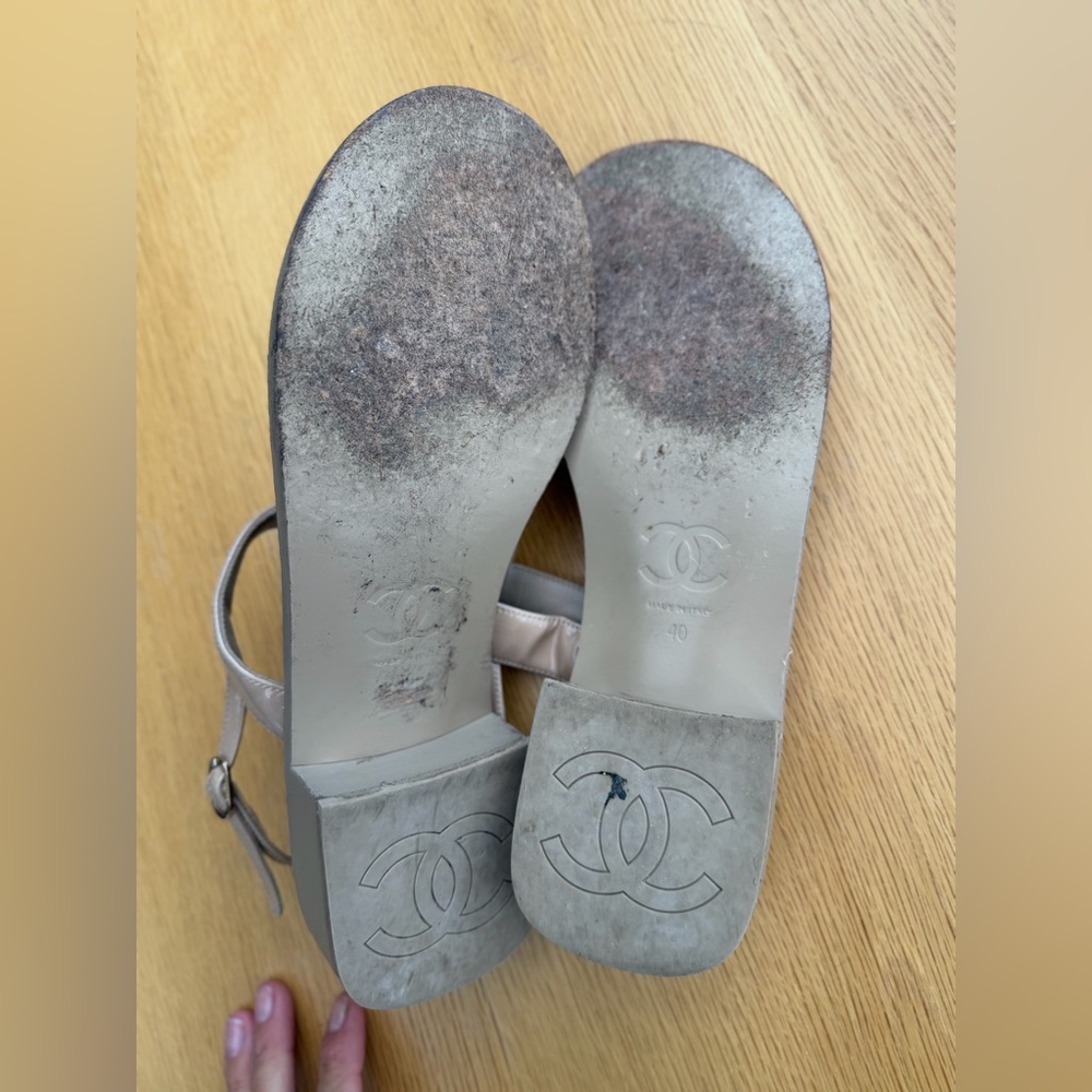Chanel Patent Leather Thong Sandals – Size 40 - Picture 13 of 13